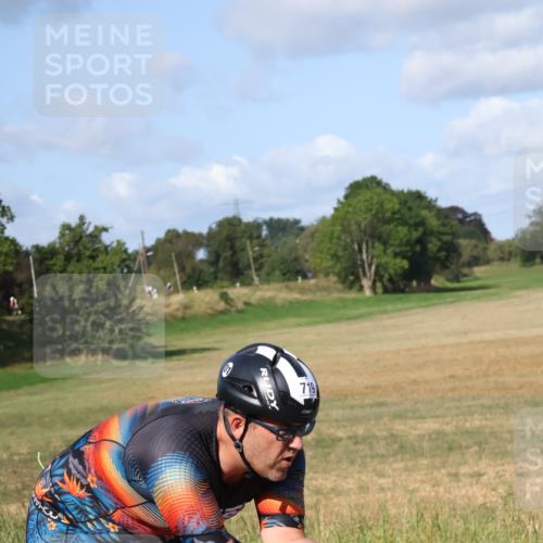 25.08.2024 - Elbe Triathlon Hamburg Fuchs,  Jonas http://msf.ph/oto/6871478 25.08.2024 10:30:56 Radfahren 665, 616, 1600, 719, 756 meine-sportfotos.de
