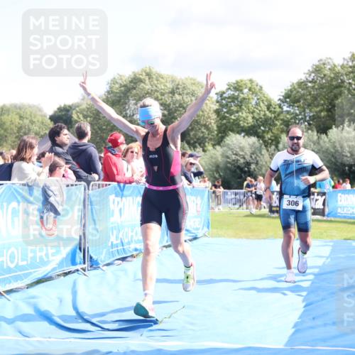 25.08.2024 - Elbe Triathlon Hamburg H.Heesch http://msf.ph/oto/6871506 25.08.2024 11:59:06 Ziel 306, 478, 1572 meine-sportfotos.de