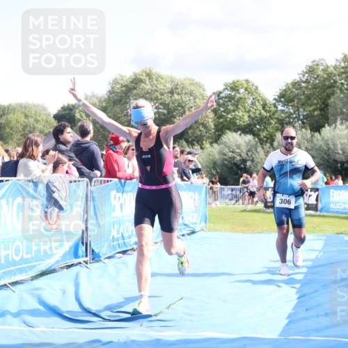 25.08.2024 - Elbe Triathlon Hamburg H.Heesch http://msf.ph/oto/6871512 25.08.2024 11:59:06 Ziel 306, 478, 1572 meine-sportfotos.de