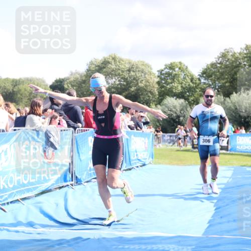 25.08.2024 - Elbe Triathlon Hamburg H.Heesch http://msf.ph/oto/6871527 25.08.2024 11:59:06 Ziel 306, 478, 1572 meine-sportfotos.de