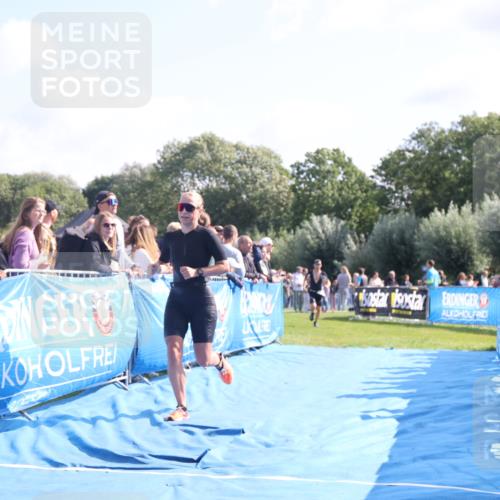 25.08.2024 - Elbe Triathlon Hamburg H.Heesch http://msf.ph/oto/6871541 25.08.2024 11:09:38 Ziel 419, 469 meine-sportfotos.de