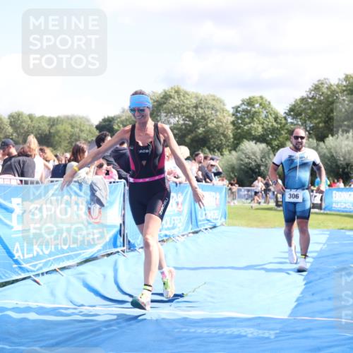 25.08.2024 - Elbe Triathlon Hamburg H.Heesch http://msf.ph/oto/6871542 25.08.2024 11:59:06 Ziel 306, 478, 1572 meine-sportfotos.de