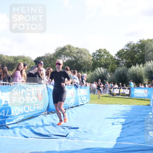 25.08.2024 - Elbe Triathlon Hamburg H.Heesch http://msf.ph/oto/6871557 25.08.2024 11:09:38 Ziel 419, 469 meine-sportfotos.de