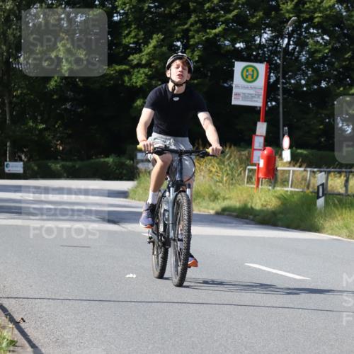 25.08.2024 - Elbe Triathlon Hamburg Fuchs,  Jonas http://msf.ph/oto/6871568 25.08.2024 11:13:30 Radfahren 1585, 1604 meine-sportfotos.de