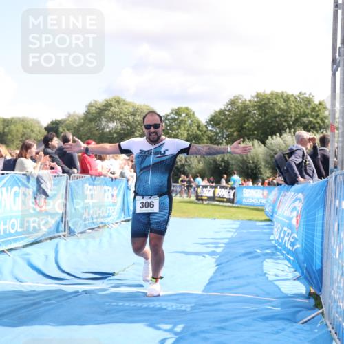 25.08.2024 - Elbe Triathlon Hamburg H.Heesch http://msf.ph/oto/6871636 25.08.2024 11:59:08 Ziel 306, 478, 1552, 1572 meine-sportfotos.de