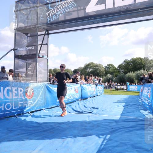 25.08.2024 - Elbe Triathlon Hamburg H.Heesch http://msf.ph/oto/6871638 25.08.2024 11:09:39 Ziel 419, 469 meine-sportfotos.de