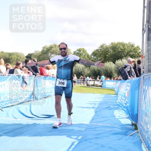 25.08.2024 - Elbe Triathlon Hamburg H.Heesch http://msf.ph/oto/6871657 25.08.2024 11:59:08 Ziel 306, 478, 1552, 1572 meine-sportfotos.de
