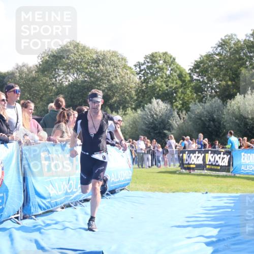 25.08.2024 - Elbe Triathlon Hamburg H.Heesch http://msf.ph/oto/6871670 25.08.2024 11:09:42 Ziel 419, 469, 573, 578 meine-sportfotos.de
