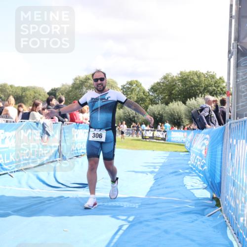 25.08.2024 - Elbe Triathlon Hamburg H.Heesch http://msf.ph/oto/6871673 25.08.2024 11:59:08 Ziel 306, 478, 1552, 1572 meine-sportfotos.de