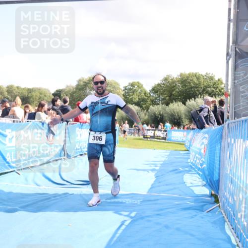25.08.2024 - Elbe Triathlon Hamburg H.Heesch http://msf.ph/oto/6871680 25.08.2024 11:59:08 Ziel 306, 478, 1552, 1572 meine-sportfotos.de