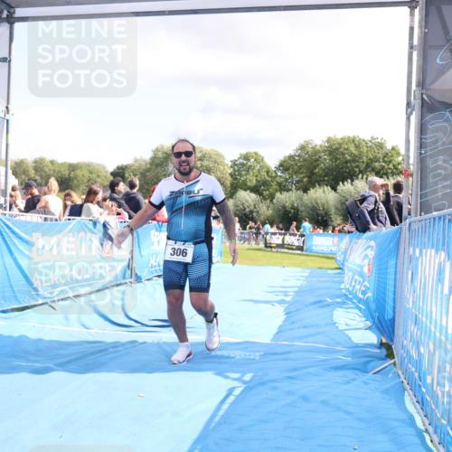 25.08.2024 - Elbe Triathlon Hamburg H.Heesch http://msf.ph/oto/6871689 25.08.2024 11:59:08 Ziel 306, 478, 1552, 1572 meine-sportfotos.de