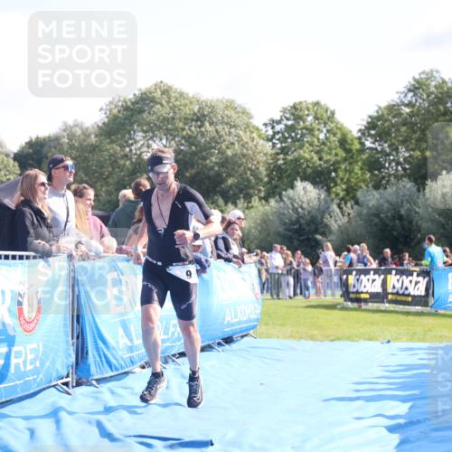 25.08.2024 - Elbe Triathlon Hamburg H.Heesch http://msf.ph/oto/6871692 25.08.2024 11:09:42 Ziel 419, 469, 573, 578 meine-sportfotos.de