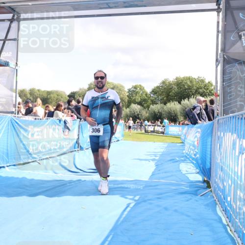 25.08.2024 - Elbe Triathlon Hamburg H.Heesch http://msf.ph/oto/6871702 25.08.2024 11:59:08 Ziel 306, 478, 1552, 1572 meine-sportfotos.de