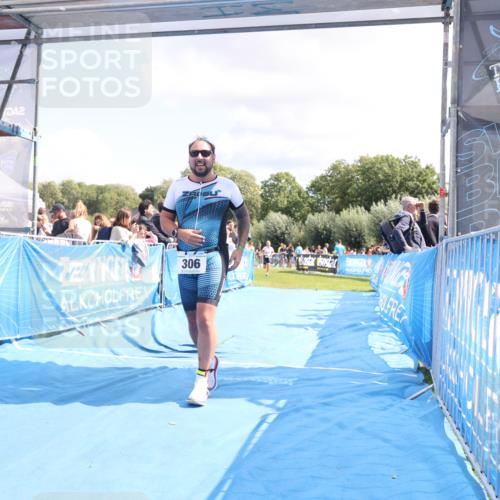 25.08.2024 - Elbe Triathlon Hamburg H.Heesch http://msf.ph/oto/6871707 25.08.2024 11:59:08 Ziel 306, 478, 1552, 1572 meine-sportfotos.de