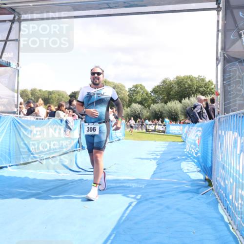 25.08.2024 - Elbe Triathlon Hamburg H.Heesch http://msf.ph/oto/6871713 25.08.2024 11:59:08 Ziel 306, 478, 1552, 1572 meine-sportfotos.de
