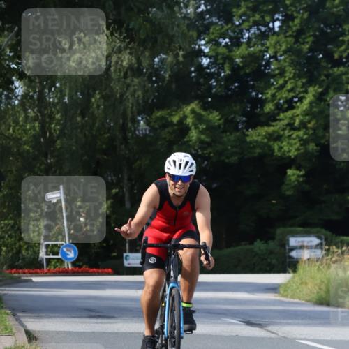 25.08.2024 - Elbe Triathlon Hamburg Fuchs,  Jonas http://msf.ph/oto/6871714 25.08.2024 10:31:57 Radfahren 701 meine-sportfotos.de
