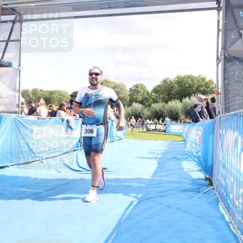 25.08.2024 - Elbe Triathlon Hamburg H.Heesch http://msf.ph/oto/6871718 25.08.2024 11:59:08 Ziel 306, 478, 1552, 1572 meine-sportfotos.de
