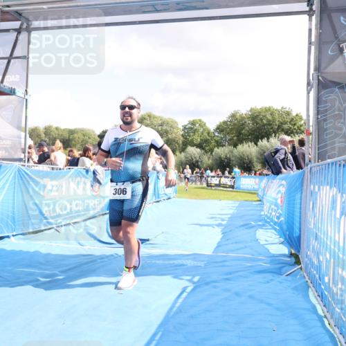 25.08.2024 - Elbe Triathlon Hamburg H.Heesch http://msf.ph/oto/6871725 25.08.2024 11:59:08 Ziel 306, 478, 1552, 1572 meine-sportfotos.de