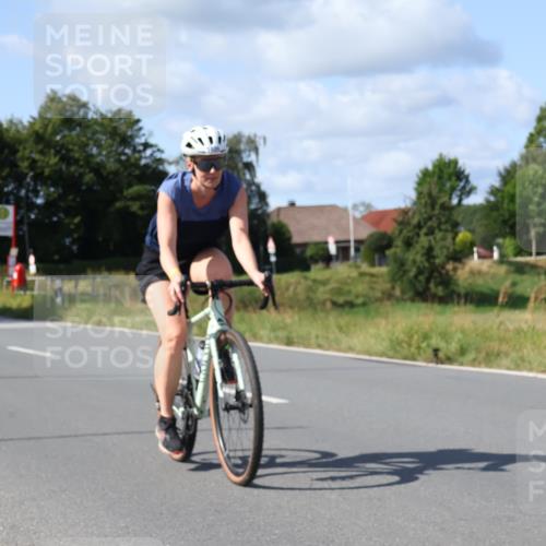 25.08.2024 - Elbe Triathlon Hamburg Fuchs,  Jonas http://msf.ph/oto/6871732 25.08.2024 11:14:22 Radfahren 1523, 1486, 757, 1716 meine-sportfotos.de