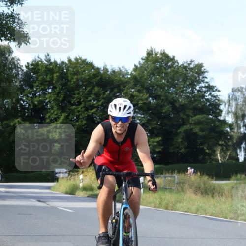 25.08.2024 - Elbe Triathlon Hamburg Fuchs,  Jonas http://msf.ph/oto/6871753 25.08.2024 10:31:58 Radfahren 701 meine-sportfotos.de