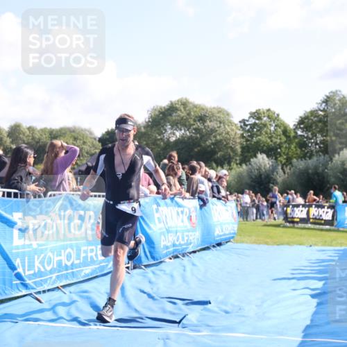 25.08.2024 - Elbe Triathlon Hamburg H.Heesch http://msf.ph/oto/6871772 25.08.2024 11:09:43 Ziel 419, 469, 573, 578 meine-sportfotos.de