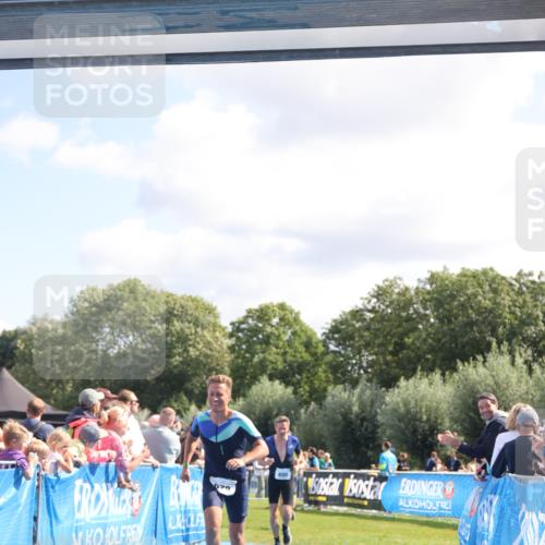 25.08.2024 - Elbe Triathlon Hamburg H.Heesch http://msf.ph/oto/6871790 25.08.2024 11:37:07 Ziel 400, 679, 731 meine-sportfotos.de