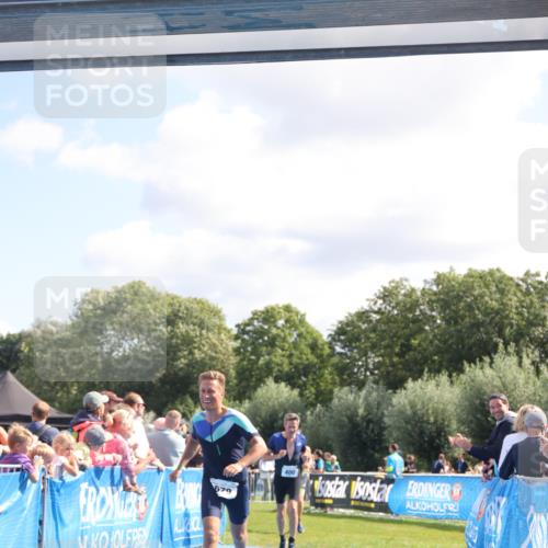 25.08.2024 - Elbe Triathlon Hamburg H.Heesch http://msf.ph/oto/6871802 25.08.2024 11:37:07 Ziel 400, 679, 731 meine-sportfotos.de