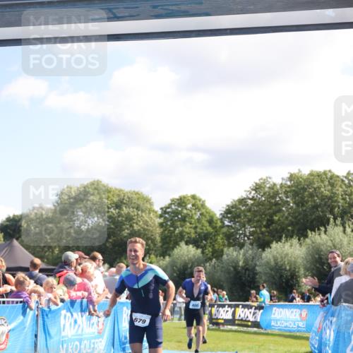 25.08.2024 - Elbe Triathlon Hamburg H.Heesch http://msf.ph/oto/6871820 25.08.2024 11:37:07 Ziel 400, 679, 731 meine-sportfotos.de
