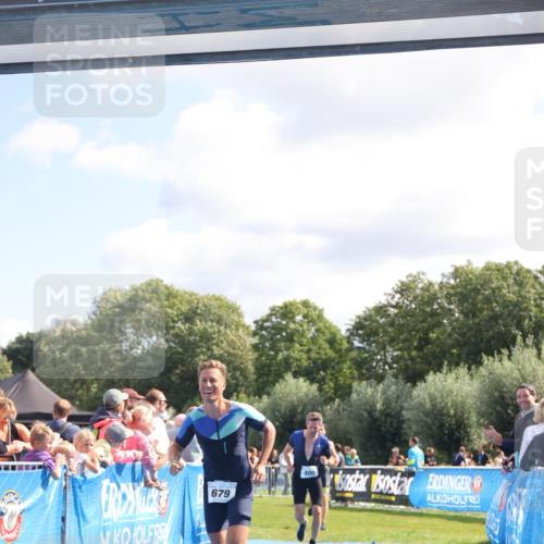 25.08.2024 - Elbe Triathlon Hamburg H.Heesch http://msf.ph/oto/6871825 25.08.2024 11:37:07 Ziel 400, 679, 731 meine-sportfotos.de