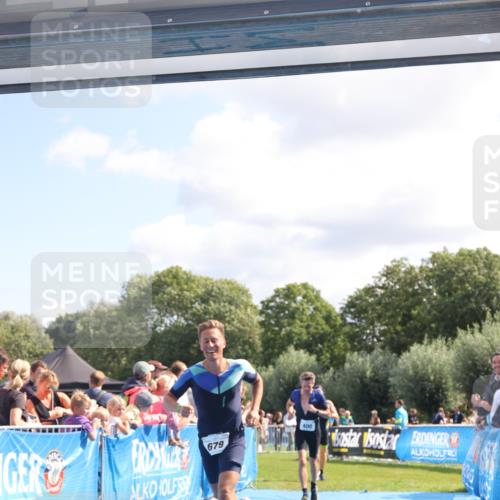 25.08.2024 - Elbe Triathlon Hamburg H.Heesch http://msf.ph/oto/6871848 25.08.2024 11:37:07 Ziel 400, 679, 731 meine-sportfotos.de