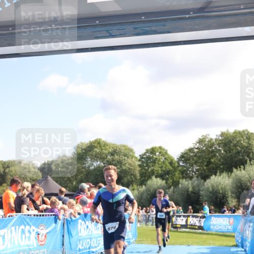 25.08.2024 - Elbe Triathlon Hamburg H.Heesch http://msf.ph/oto/6871859 25.08.2024 11:37:07 Ziel 400, 679, 731 meine-sportfotos.de