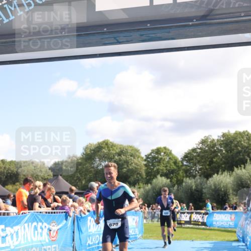 25.08.2024 - Elbe Triathlon Hamburg H.Heesch http://msf.ph/oto/6871874 25.08.2024 11:37:07 Ziel 400, 679, 731 meine-sportfotos.de