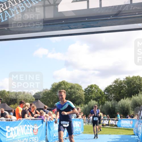 25.08.2024 - Elbe Triathlon Hamburg H.Heesch http://msf.ph/oto/6871880 25.08.2024 11:37:07 Ziel 400, 679, 731 meine-sportfotos.de
