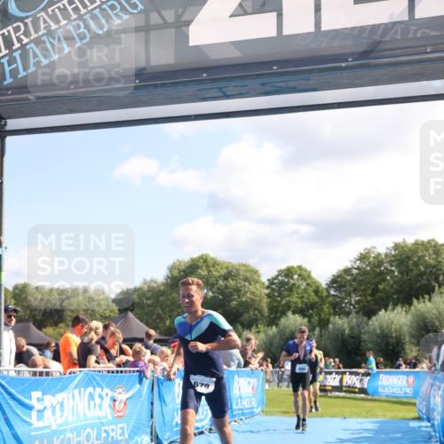 25.08.2024 - Elbe Triathlon Hamburg H.Heesch http://msf.ph/oto/6871887 25.08.2024 11:37:07 Ziel 400, 679, 731 meine-sportfotos.de