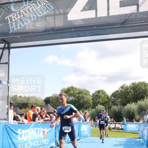 25.08.2024 - Elbe Triathlon Hamburg H.Heesch http://msf.ph/oto/6871898 25.08.2024 11:37:08 Ziel 400, 679, 731 meine-sportfotos.de