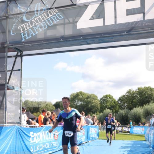 25.08.2024 - Elbe Triathlon Hamburg H.Heesch http://msf.ph/oto/6871907 25.08.2024 11:37:08 Ziel 400, 679, 731 meine-sportfotos.de