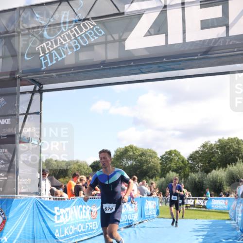 25.08.2024 - Elbe Triathlon Hamburg H.Heesch http://msf.ph/oto/6871912 25.08.2024 11:37:08 Ziel 400, 679, 731 meine-sportfotos.de