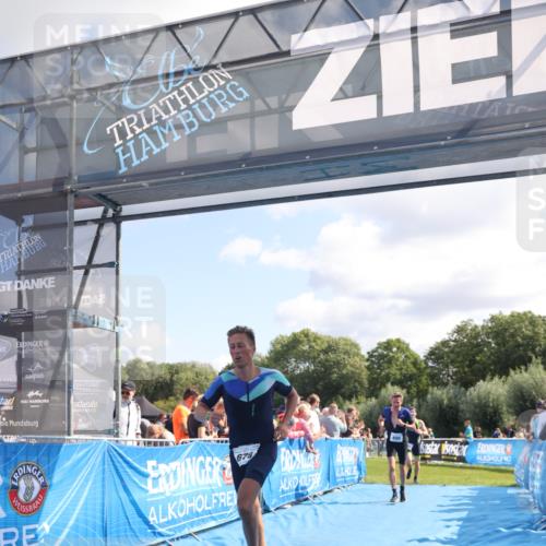 25.08.2024 - Elbe Triathlon Hamburg H.Heesch http://msf.ph/oto/6871918 25.08.2024 11:37:08 Ziel 400, 679, 731 meine-sportfotos.de
