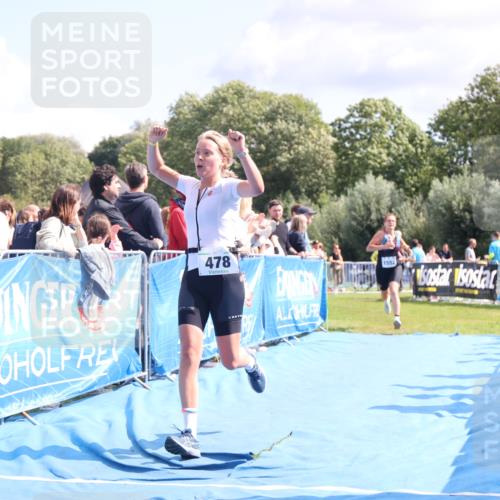 25.08.2024 - Elbe Triathlon Hamburg H.Heesch http://msf.ph/oto/6871919 25.08.2024 11:59:13 Ziel 306, 478, 1552, 1572 meine-sportfotos.de