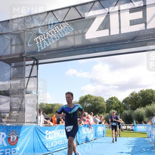 25.08.2024 - Elbe Triathlon Hamburg H.Heesch http://msf.ph/oto/6871922 25.08.2024 11:37:08 Ziel 400, 679, 731 meine-sportfotos.de