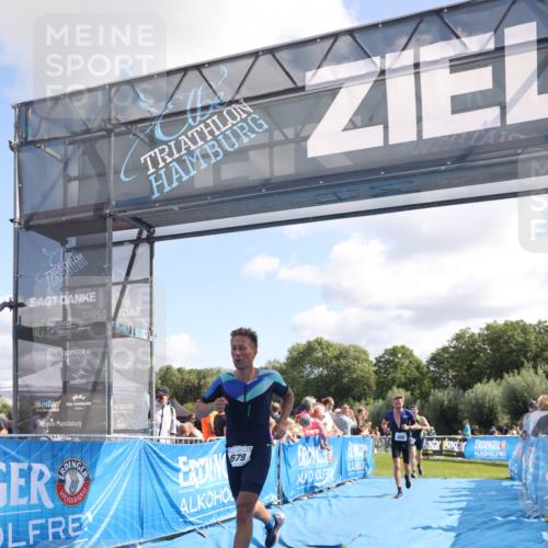 25.08.2024 - Elbe Triathlon Hamburg H.Heesch http://msf.ph/oto/6871928 25.08.2024 11:37:08 Ziel 400, 679, 731 meine-sportfotos.de