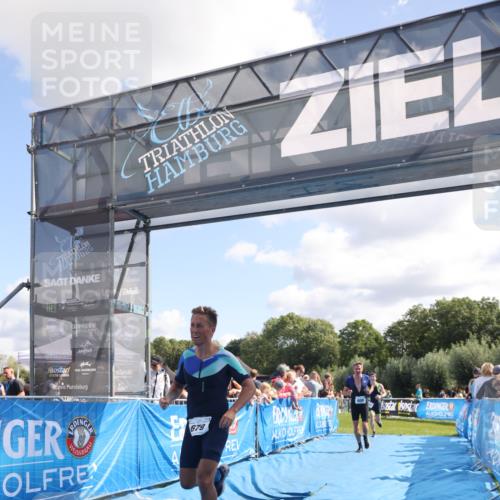 25.08.2024 - Elbe Triathlon Hamburg H.Heesch http://msf.ph/oto/6871941 25.08.2024 11:37:08 Ziel 400, 679, 731 meine-sportfotos.de