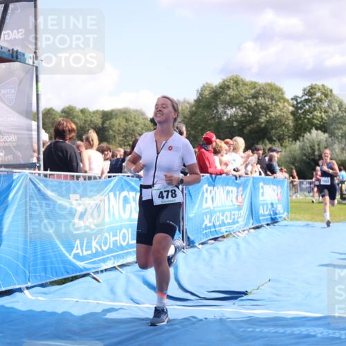 25.08.2024 - Elbe Triathlon Hamburg H.Heesch http://msf.ph/oto/6871971 25.08.2024 11:59:14 Ziel 306, 478, 1552, 1572 meine-sportfotos.de
