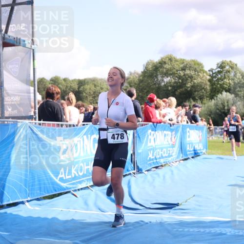 25.08.2024 - Elbe Triathlon Hamburg H.Heesch http://msf.ph/oto/6871975 25.08.2024 11:59:14 Ziel 306, 478, 1552, 1572 meine-sportfotos.de