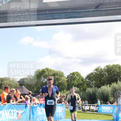 25.08.2024 - Elbe Triathlon Hamburg H.Heesch http://msf.ph/oto/6872014 25.08.2024 11:37:10 Ziel 400, 679, 731 meine-sportfotos.de