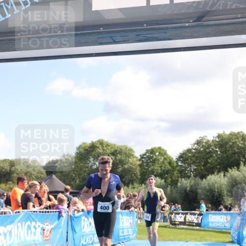 25.08.2024 - Elbe Triathlon Hamburg H.Heesch http://msf.ph/oto/6872022 25.08.2024 11:37:10 Ziel 400, 679, 731 meine-sportfotos.de