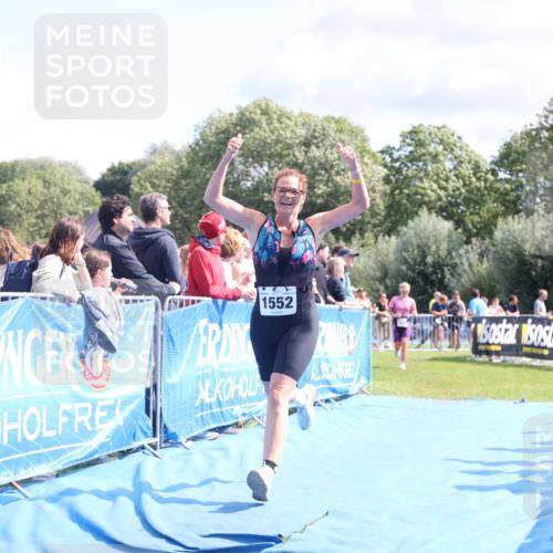 25.08.2024 - Elbe Triathlon Hamburg H.Heesch http://msf.ph/oto/6872062 25.08.2024 11:59:16 Ziel 478, 1472, 1552 meine-sportfotos.de
