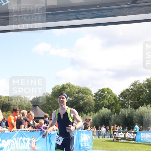 25.08.2024 - Elbe Triathlon Hamburg H.Heesch http://msf.ph/oto/6872109 25.08.2024 11:37:11 Ziel 400, 679, 731 meine-sportfotos.de