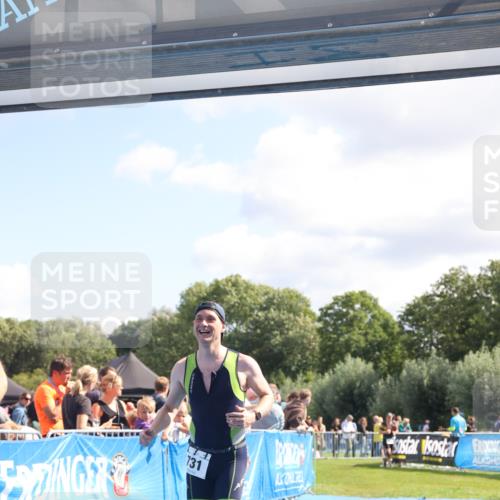 25.08.2024 - Elbe Triathlon Hamburg H.Heesch http://msf.ph/oto/6872113 25.08.2024 11:37:11 Ziel 400, 679, 731 meine-sportfotos.de