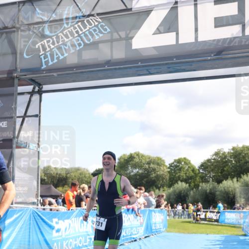 25.08.2024 - Elbe Triathlon Hamburg H.Heesch http://msf.ph/oto/6872150 25.08.2024 11:37:11 Ziel 400, 679, 731 meine-sportfotos.de
